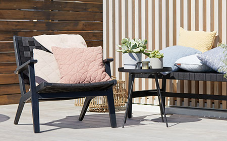 Stylish outdoor chairs and bench with a retro touch 