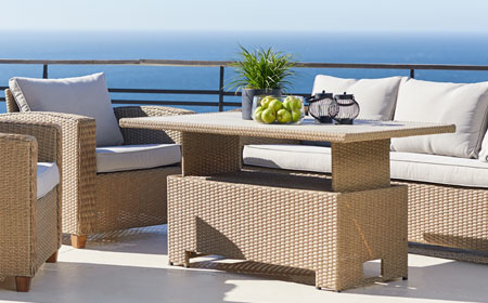 Advantages with an adjustable outdoor table  
