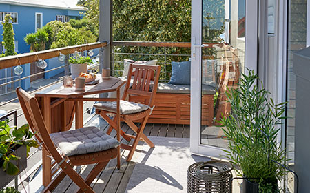 Wooden garden furniture for your balcony