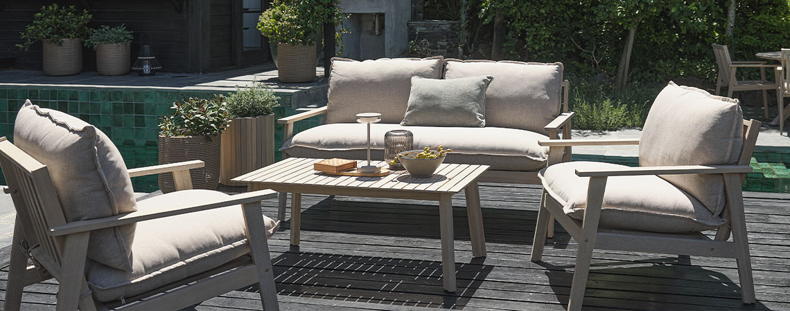 FSC-certified hardwood garden furniture such as garden lounge sofa and garden lounge chairs