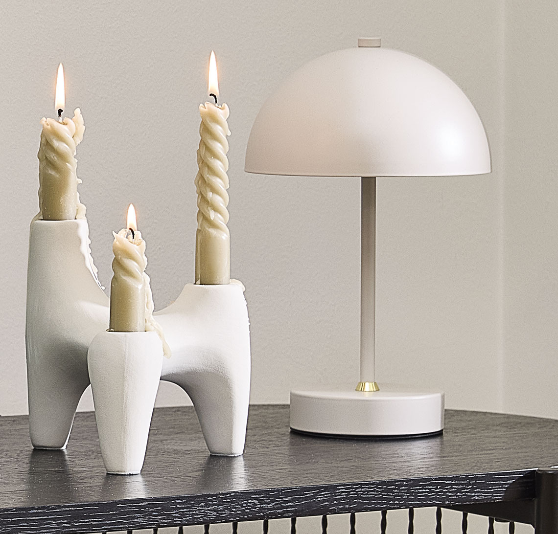 Battery lamp and candle holder with twisted candles 