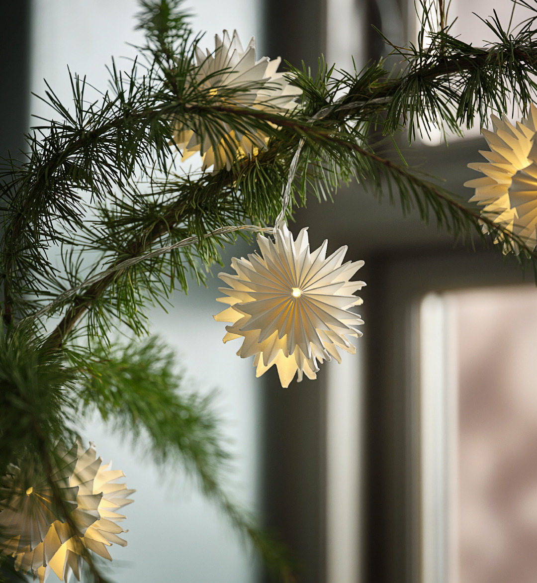 : Decorative light string with paper stars and LED light