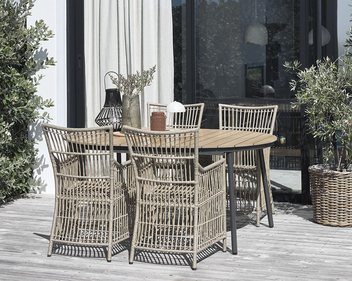 TAGEHOLM garden table with FJELLERUP garden chairs Oval garden table with four garden chairs on a patio