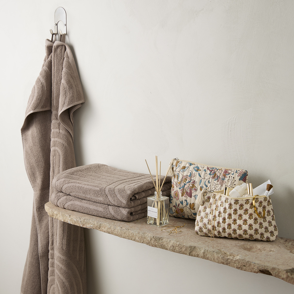 IDALA towels and SVALSTA toiletry and cosmetic bags Towels and toilet bags on a shelf