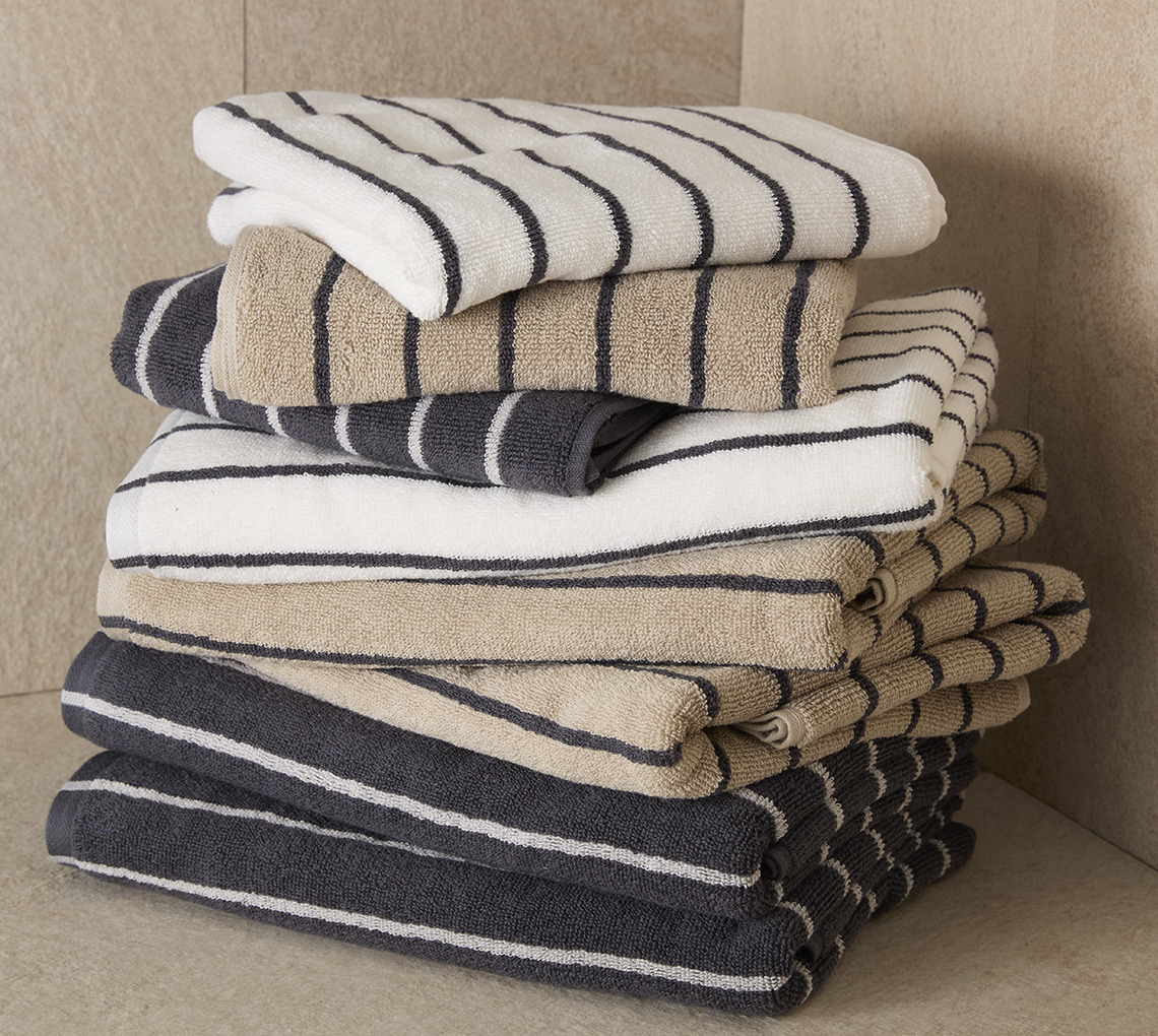 BREDBYN towels Striped cotton towels in a bathroom