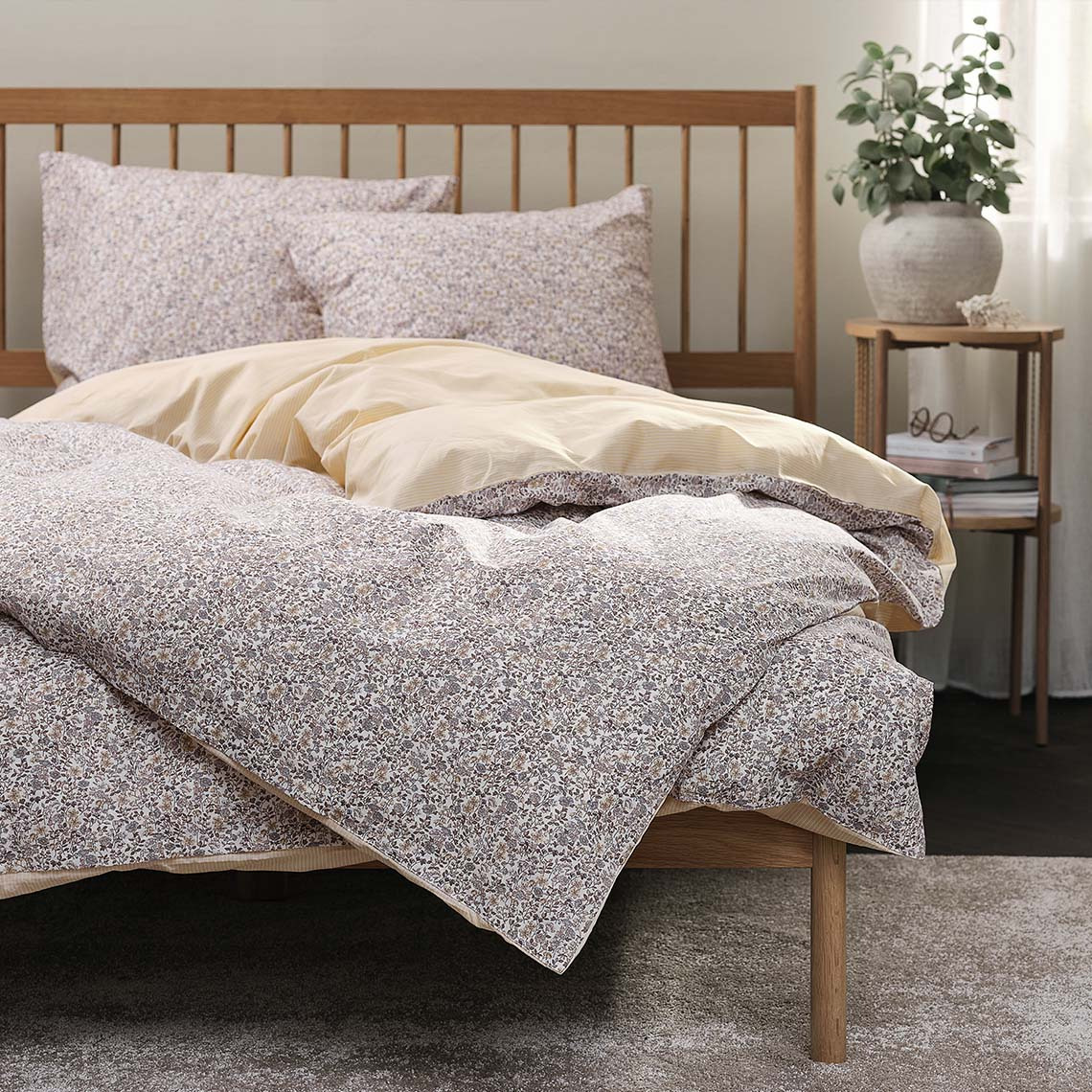 NIKOLINE duvet cover set Duvet cover set with floral design in soft purple and yellow colours