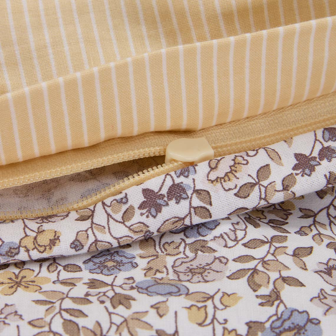 NIKOLINE duvet cover set Cotton bedding with small pastel flowers in shades of purple and yellow