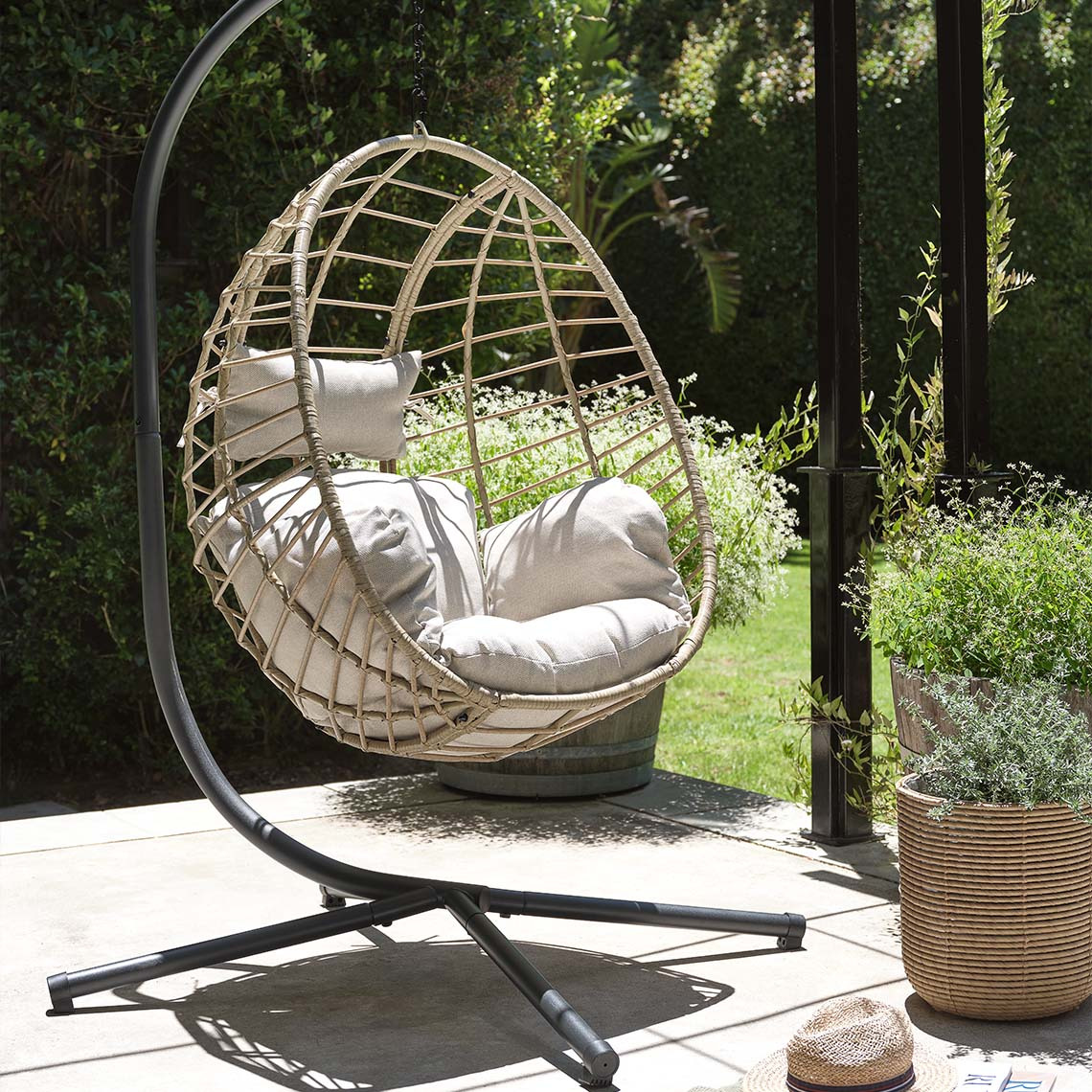Maintenance-free BORK hanging chair for outdoor use Maintenance-free hanging chair for the garden, patio, or large balcony