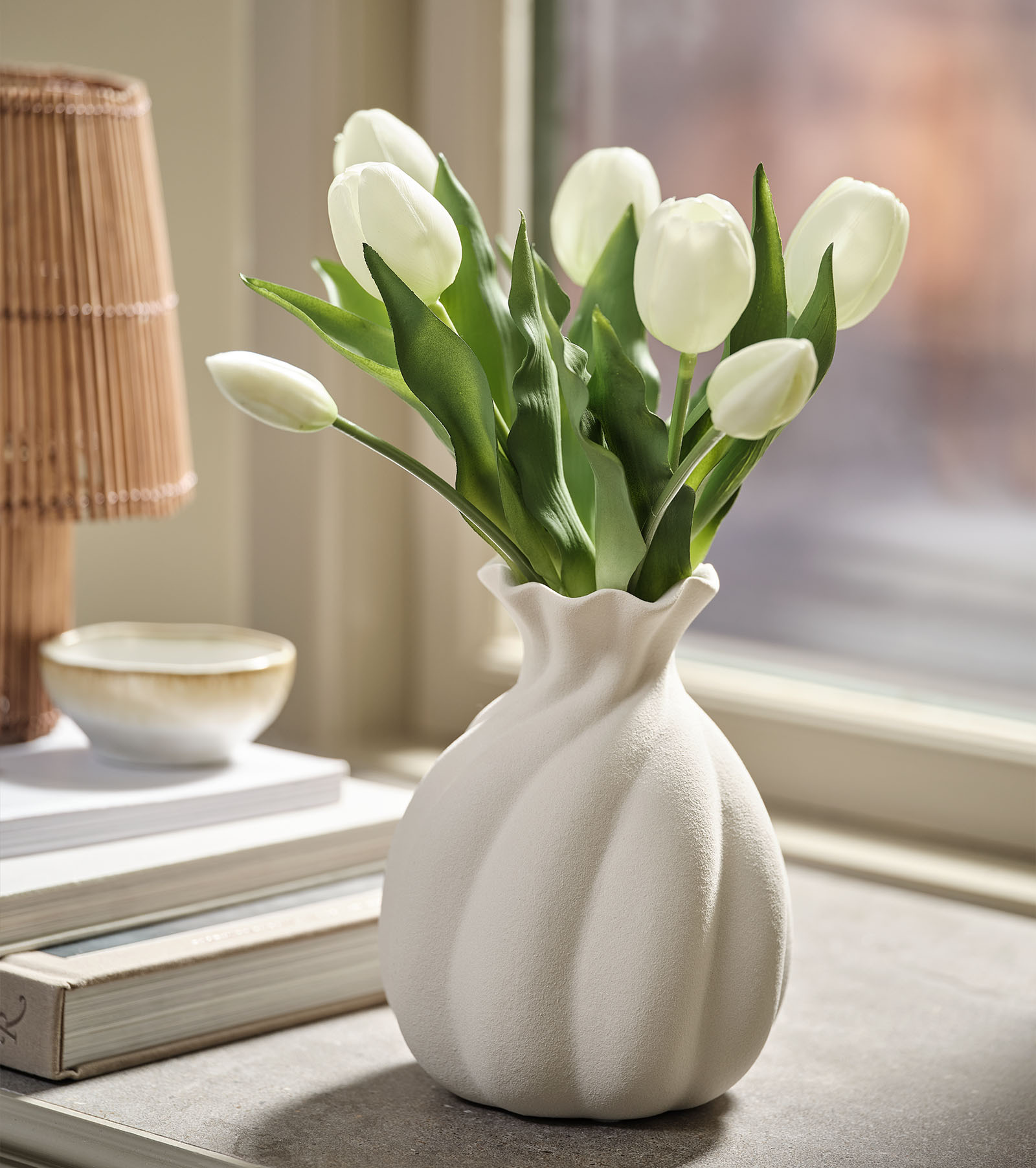MIKKI artificial tulip-like bouquet Artificial flower bouquet imitation of white tulips with green leaves in a white vase