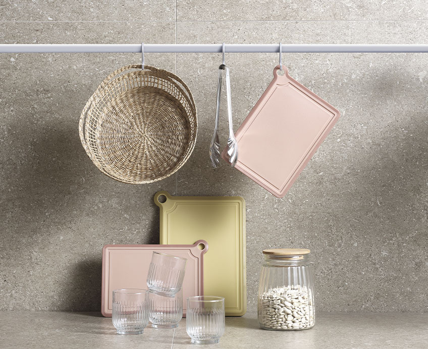 GOTFRED breadbasket, NILSSON cutting boards, LIAM tong, TURE glasses and KJETIL storage jar Kitchen with cutting boards in rose and yellow