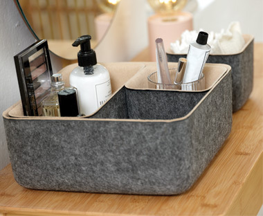 Makeup Box in grey felt